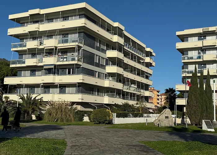 Fronte Mare Con Terrazza Per Tramonti Marina dʼAndora